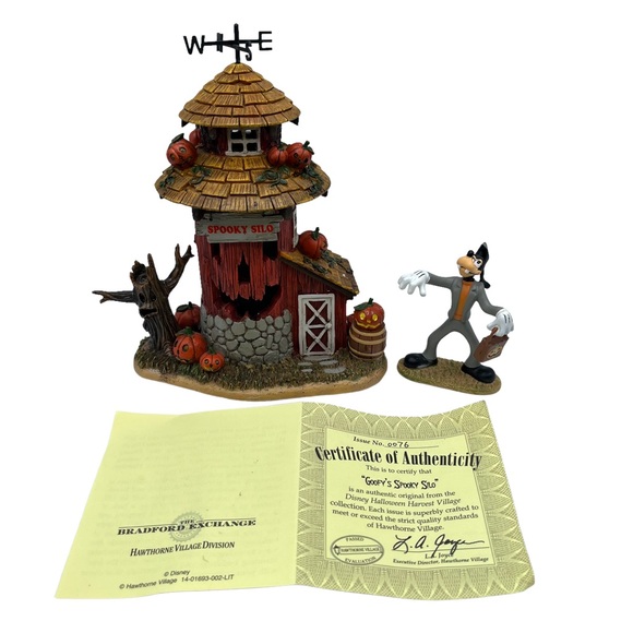 Hawthorne Village Disney Halloween Harvest Village Lighted Goofy's Spooky Silo - Picture 13 of 14